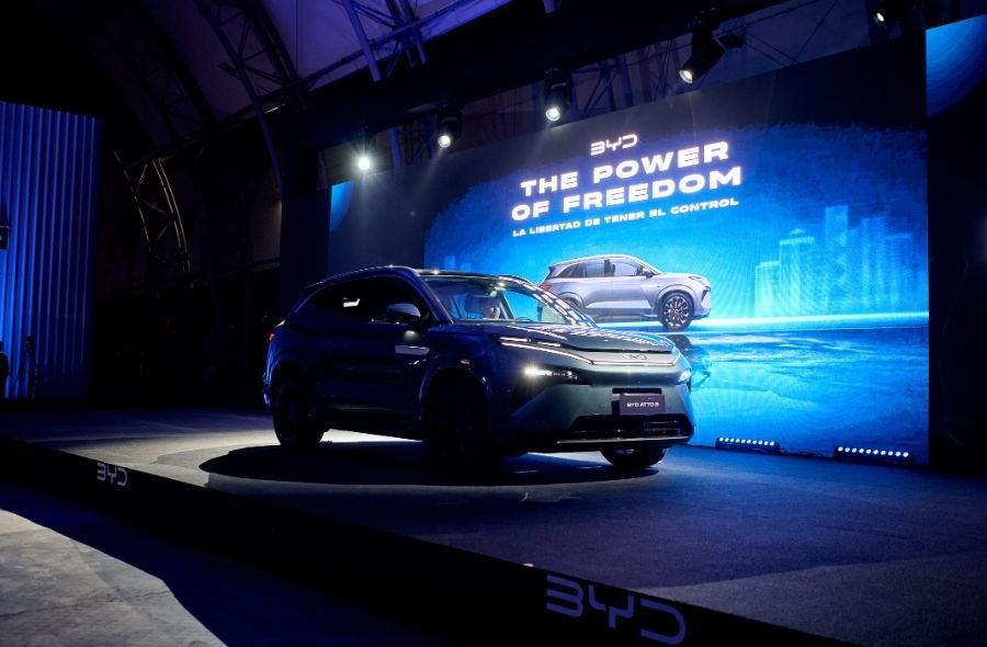 BYD presenta el nuevo ATTO 8: la SUV híbrida enchufable que redefine la libertad de tener el control